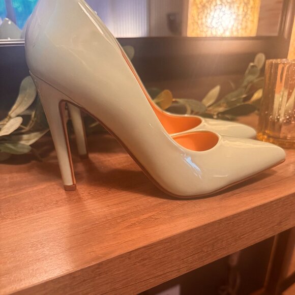 Elegant Mint Patent Pointed Toe Heels - Picture 2 of 5